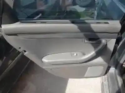 Veículo de Sucata audi a4 berlina (8e) ake do ano 2000 alimentado 