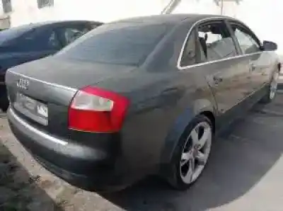 Veículo de Sucata audi a4 berlina (8e) ake do ano 2000 alimentado 
