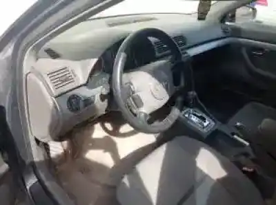 Veículo de Sucata audi a4 berlina (8e) ake do ano 2000 alimentado 