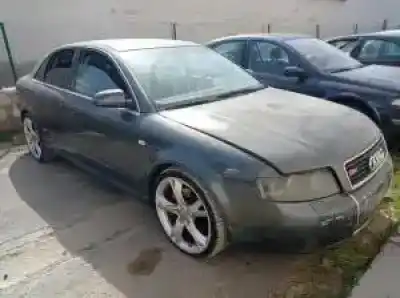 Veículo de Sucata AUDI A4 BERLINA (8E) AKE do ano 2000 alimentado 
