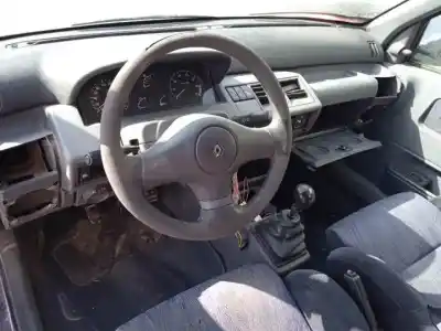 Véhicule à la ferraille renault clio i phase iii g-e7j de l'année 1996 alimenté 