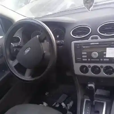 Veicolo di demolizione ford focus sportbreak (cap) hwda dell'anno 2004 alimentato 