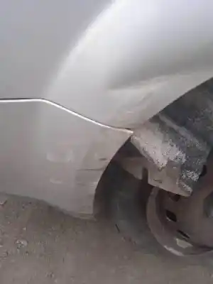 Veicolo di demolizione ford focus sportbreak (cap) hwda dell'anno 2004 alimentato 