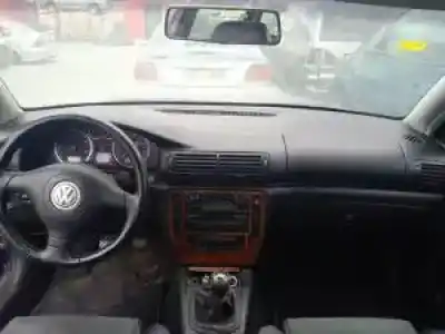 Veículo de Sucata volkswagen passat variant (3b6) avf do ano 2003 alimentado 