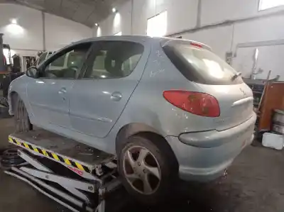 Véhicule à la ferraille peugeot                                            206 berlina                                                                                                                                                                                                                                                xs                                                                                                                                                                                                                                                         de l'année 2005 alimenté nfu