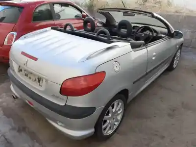 Veicolo di demolizione peugeot 206 cc rfn dell'anno 2000 alimentato 