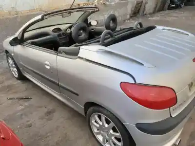 Veicolo di demolizione peugeot 206 cc rfn dell'anno 2000 alimentato 