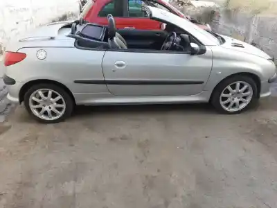 Veicolo di demolizione peugeot 206 cc rfn dell'anno 2000 alimentato 