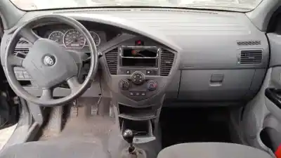 Veicolo di demolizione kia carens (fj) d4ea dell'anno 2002 alimentato 