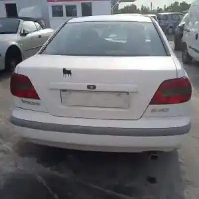 Véhicule à la ferraille volvo s40 berlina b4184s de l'année 1995 alimenté 