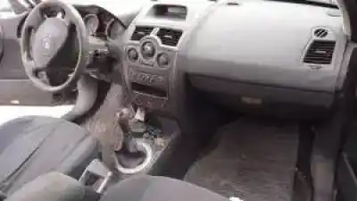 Veículo de Sucata renault megane ii berlina 5p k9k722 do ano 2002 alimentado 