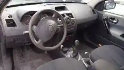 Veículo de Sucata renault megane ii berlina 5p k9k722 do ano 2002 alimentado 