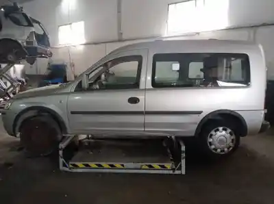Veículo de Sucata opel combo d-z13dtj do ano 2006 alimentado 