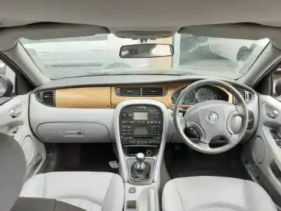 Здавання транспортного засобу jaguar x-type i (x400) 2.5 v6 a las 4 ruedas року 2002 потужний 
