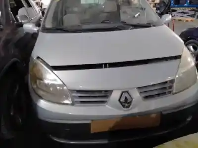 Sloopvoertuig RENAULT SCENIC II (X84,JM) F4R770.F4R771.F4RZ7.F4R17 van het jaar 2003 aangedreven 