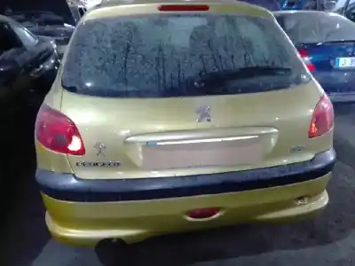 Véhicule à la ferraille peugeot                                            206 berlina                                                                                                                                                                                                                                                xr                                                                                                                                                                                                                                                         de l'année 2004 alimenté 