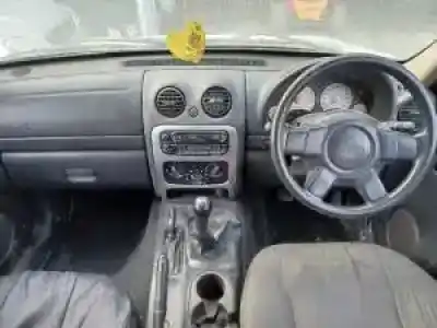 Veicolo di demolizione jeep cherokee (kj) ed1 dell'anno 2001 alimentato 