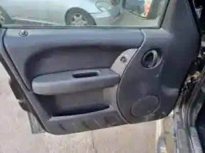 Veicolo di demolizione jeep cherokee (kj) ed1 dell'anno 2001 alimentato 