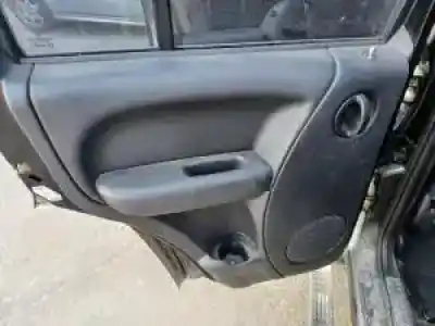 Veicolo di demolizione jeep cherokee (kj) ed1 dell'anno 2001 alimentato 