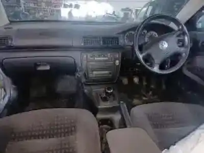 Veículo de Sucata volkswagen passat berlina (3b3) awx do ano 2000 alimentado 