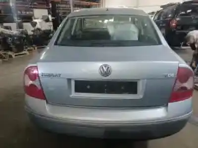Veículo de Sucata volkswagen passat berlina (3b3) awx do ano 2000 alimentado 