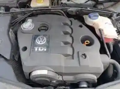 Veículo de Sucata volkswagen passat berlina (3b3) awx do ano 2000 alimentado 