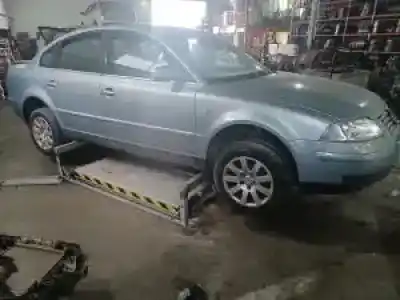 Veículo de Sucata volkswagen passat berlina (3b3) awx do ano 2000 alimentado 