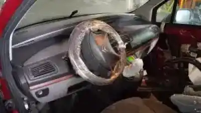 Véhicule à la ferraille citroen c8 4hwdw12ted4 de l'année 2002 alimenté 