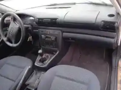 Vehicul casat audi a4 berlina (b5) g-adr al anului 1994 alimentat 