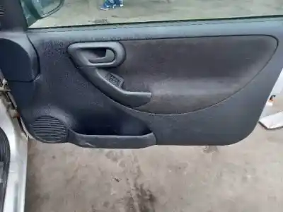 Здавання транспортного засобу opel corsa c z10xep року 2003 потужний 