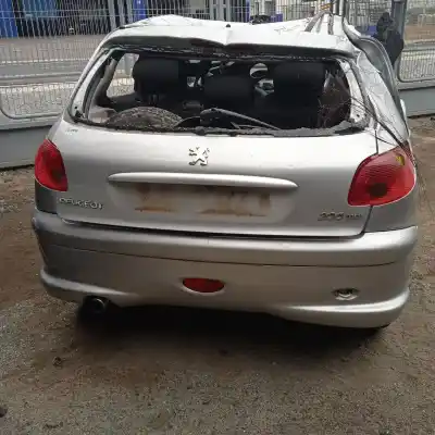 Sloopvoertuig peugeot                                            206 berlina                                                                                                                                                                                                                                                xr                                                                                                                                                                                                                                                         van het jaar 1998 aangedreven 8hx