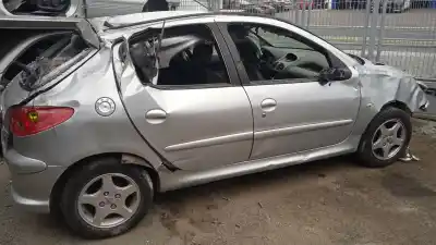 Sloopvoertuig peugeot                                            206 berlina                                                                                                                                                                                                                                                xr                                                                                                                                                                                                                                                         van het jaar 1998 aangedreven 8hx