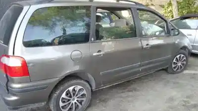 Veículo de Sucata ford galaxy (vy) auy do ano 2000 alimentado 