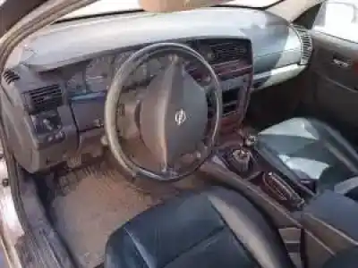 Sloopvoertuig opel omega 2.5 d -x25dt van het jaar 2000 aangedreven 