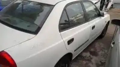 Veicolo di demolizione hyundai accent (lc) d3ea dell'anno 2003 alimentato 