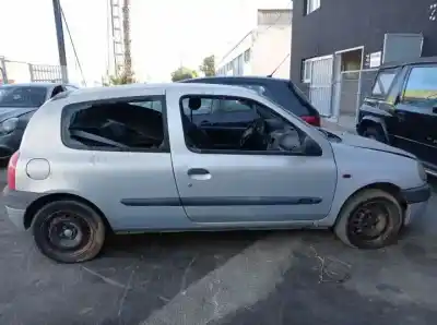 Здавання транспортного засобу renault clio ii fase i (b/cbo) f8q630 року 1998 потужний 