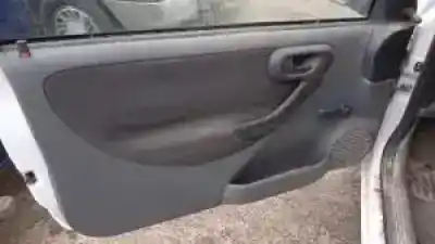 Veicolo di demolizione opel corsa c z10xe dell'anno 2000 alimentato 