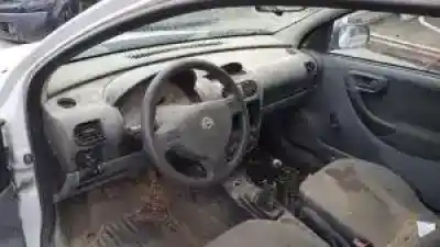 Veicolo di demolizione opel corsa c z10xe dell'anno 2000 alimentato 