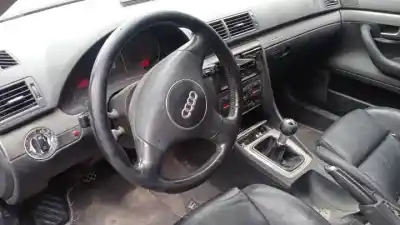 Veículo de Sucata audi a4 avant (8e) ake do ano 2001 alimentado 