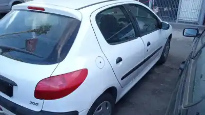 Véhicule à la ferraille peugeot                                            206 berlina                                                                                                                                                                                                                                                xs                                                                                                                                                                                                                                                         de l'année 1998 alimenté nfz