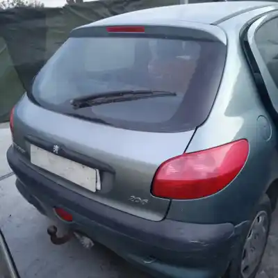 Véhicule à la ferraille peugeot                                            206 berlina                                                                                                                                                                                                                                                xr                                                                                                                                                                                                                                                         de l'année 2000 alimenté kfw