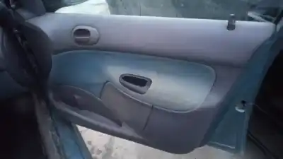 Véhicule à la ferraille peugeot                                            206 berlina                                                                                                                                                                                                                                                xr                                                                                                                                                                                                                                                         de l'année 2000 alimenté kfw