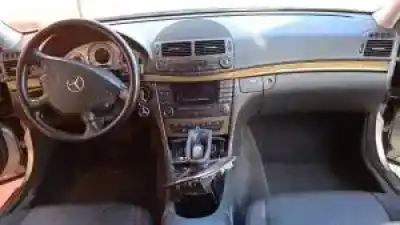 Sloopvoertuig mercedes-benz clase e (w211) familiar 112954 van het jaar 2003 aangedreven 