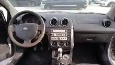 Sloopvoertuig ford fiesta (cbk) d/f6ja van het jaar 2001 aangedreven 