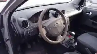 Sloopvoertuig ford fiesta (cbk) d/f6ja van het jaar 2001 aangedreven 