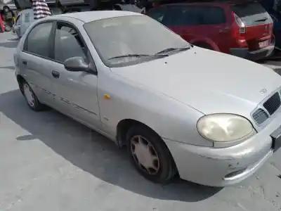 Véhicule à la ferraille daewoo lanos 1.5 g a15sms-g de l'année 2001 alimenté 