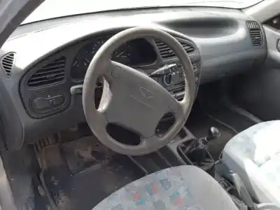 Véhicule à la ferraille daewoo lanos 1.5 g a15sms-g de l'année 2001 alimenté 