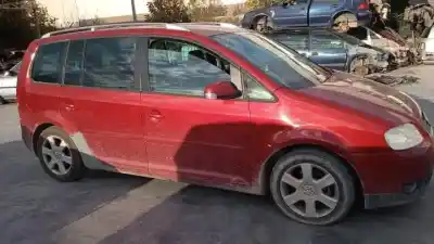 Véhicule à la ferraille volkswagen touran (1t1) bkd de l'année 2003 alimenté 