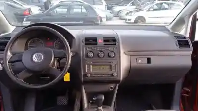 Véhicule à la ferraille volkswagen touran (1t1) bkd de l'année 2003 alimenté 