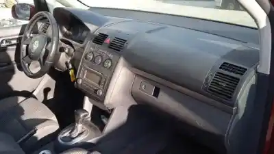 Véhicule à la ferraille volkswagen touran (1t1) bkd de l'année 2003 alimenté 